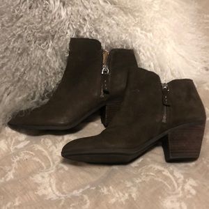 NWT Frye 8.5 short leather olive green boots